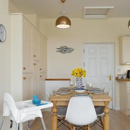 Flowergate House * 휫비